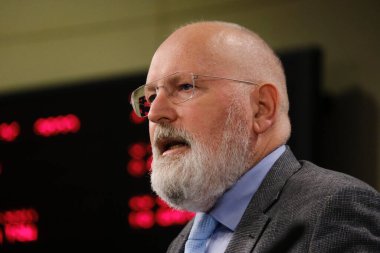 AB Komisyon Üyesi Frans Timmermans ve AB Komisyon Üyesi Virginijus Sinkevicius 26 Ekim 2022 'de Brüksel, Belçika' daki AB genel merkezinde basın toplantısı düzenlediler..