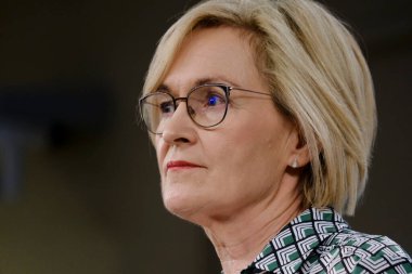 AB Komisyon Üyeleri Valdis DOMBROVSKIS ve Mairead McGUINNESS 'in Brüksel' de ani ödemeler konusunda Komisyon 'un önerisi üzerine düzenledikleri basın toplantısı, Belçika 26 Ekim 2022.