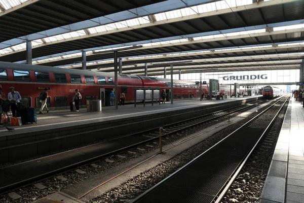 Pociągi Peronie Monachium Dworzec Centralny Niemczech Lipca 2022 — Zdjęcie stockowe