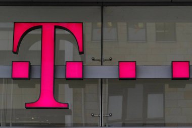 T-Mobil Perakende Kablosuz Mağazası 23 Temmuz 2022 'de Almanya' nın Nuremberg kentinde..