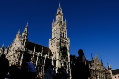 Marienplatz, Almanya 'nın Münih eyaletinde yer alan bir şehirdir. 1158 'den beri şehrin ana meydanı. Münih, Almanya, 25 Temmuz 2022.