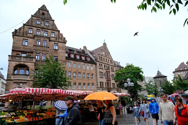 Compradores Mercado Comestibles Nuremberg Alemania Julio 2022 — Foto de Stock