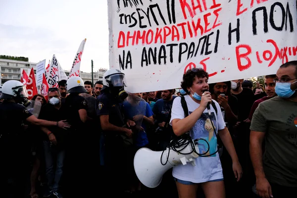 Поліцейські Масові Заворушення Порушують Історичну Площу Афін Під Час Протесту — стокове фото