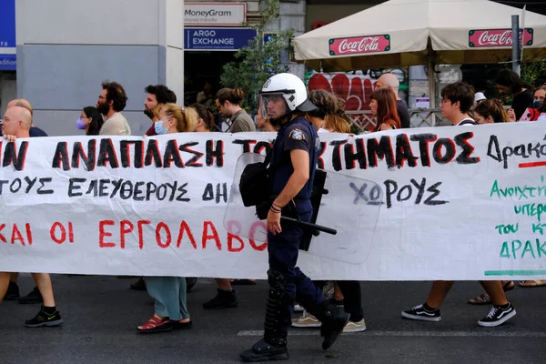 그리스 아테네 지하철 계획에 반대하는 시위가 2022 아테네 역사적 광장의 — 스톡 사진