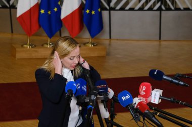 Yeni atanan İtalya Başbakanı Giorgia Meloni 3 Kasım 2022 'de Brüksel, Belçika' daki Avrupa Konseyi genel merkezinde basın mensuplarına konuştu..