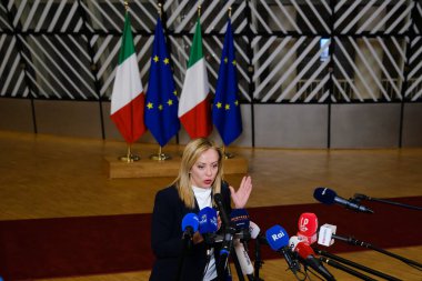 Yeni atanan İtalya Başbakanı Giorgia Meloni 3 Kasım 2022 'de Brüksel, Belçika' daki Avrupa Konseyi genel merkezinde basın mensuplarına konuştu..
