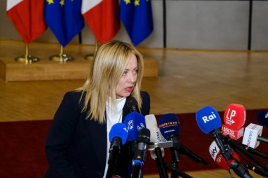 Yeni atanan İtalya Başbakanı Giorgia Meloni 3 Kasım 2022 'de Brüksel, Belçika' daki Avrupa Konseyi genel merkezinde basın mensuplarına konuştu..