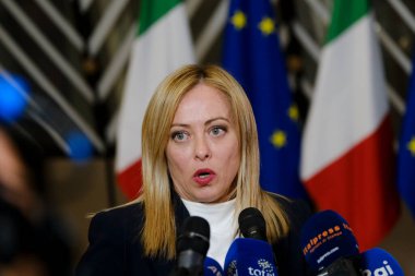 Yeni atanan İtalya Başbakanı Giorgia Meloni 3 Kasım 2022 'de Brüksel, Belçika' daki Avrupa Konseyi genel merkezinde basın mensuplarına konuştu..