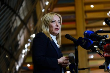 Yeni atanan İtalya Başbakanı Giorgia Meloni 3 Kasım 2022 'de Brüksel, Belçika' daki Avrupa Konseyi genel merkezinde basın mensuplarına konuştu..