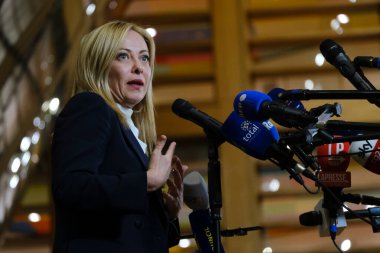 Yeni atanan İtalya Başbakanı Giorgia Meloni 3 Kasım 2022 'de Brüksel, Belçika' daki Avrupa Konseyi genel merkezinde basın mensuplarına konuştu..