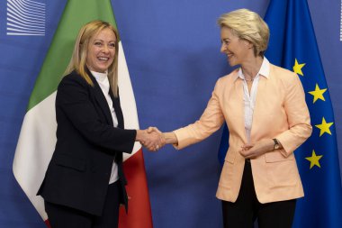 İtalya Başbakanı Giorgia Meloni ve AB Komisyonu Başkanı Ursula von der Leyen 3 Kasım 2022 'de Belçika' nın Brüksel kentinde bir araya geldiler..