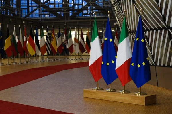 Прапори Італії Європейського Союзу Стоять Штаб Квартирі Брюсселі Бельгія Листопада — стокове фото