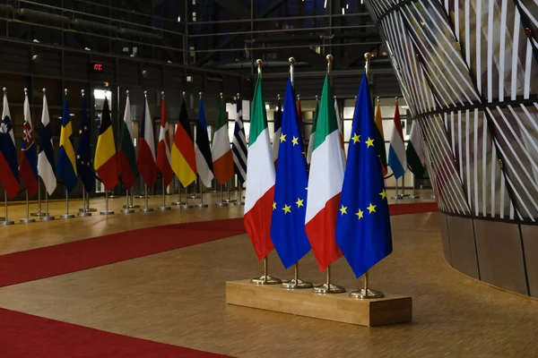 Flagi Włoch Unii Europejskiej Znajdują Się Siedzibie Brukseli Dniu Listopada — Zdjęcie stockowe