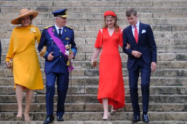 Belçika Kraliyet Ailesi 21 Temmuz 2022 'de Belçika' nın başkenti Brüksel 'de düzenlenen Belçika Ulusal Günü sırasında St. Michael ve St. Gudula Katedrali' ndeki Te Deum ayininden sonra yola çıktı..