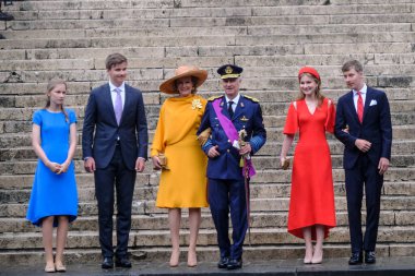 Belçika Kraliyet Ailesi 21 Temmuz 2022 'de Belçika' nın başkenti Brüksel 'de düzenlenen Belçika Ulusal Günü sırasında St. Michael ve St. Gudula Katedrali' ndeki Te Deum ayininden sonra yola çıktı..