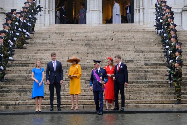 在2022年7月21日于比利时布鲁塞尔举行的比利时国庆节期间 在圣米夏埃尔和圣古杜拉大教堂举行的Te Deum弥撒之后 比利时王室成员离开了 — 图库照片