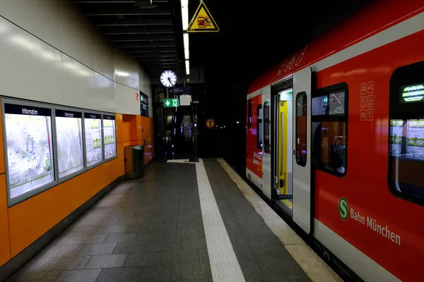 Αυτοκίνητο Του Μετρό Στο Σταθμό Του Μετρό Στο Μόναχο Γερμανία — Φωτογραφία Αρχείου