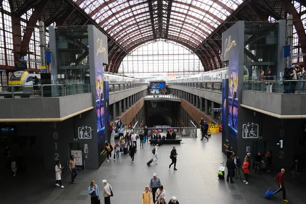 Passagerare Centralstationen Antwerpen Belgien Den Oktober 2022 — Stockfoto