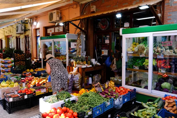 Farmer Market Egy Utcán Ahol Emberek Gyümölcsöt Zöldséget Választanak Ithakában — Stock Fotó
