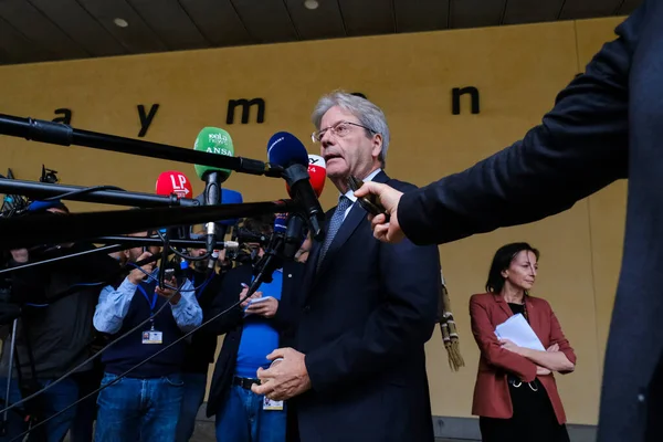 2022年11月9日 欧盟经济专员保罗 甘蒂罗尼在比利时布鲁塞尔向欧盟以外的媒体发表讲话 — 图库照片