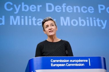 Avrupa Komisyonu 'nun Avrupa Birliği Siber Savunma Politikası İcra Kurulu Başkan Yardımcısı Margrethe Vestager' in 10 Kasım 2022 'de Brüksel, Belçika' da düzenlediği basın toplantısı.