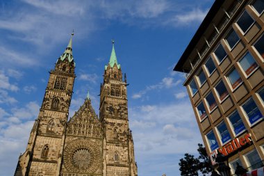 The Frauenkirche, Our Lady Kilisesi 23 Temmuz 2022 'de Almanya' nın Nuremberg kentinde bir kilise..