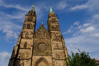 The Frauenkirche, Our Lady Kilisesi 23 Temmuz 2022 'de Almanya' nın Nuremberg kentinde bir kilise..