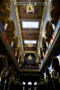 27 Temmuz 2022 'de Çek Cumhuriyeti Prag' daki Kudüs Sinagogu olarak da bilinen Jubilee Sinagogu 'nun iç manzarası.