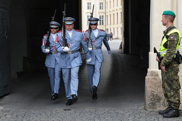 Soldato Guardia Presidenziale Nella Cabina Guardia Durante Cambio Della Cerimonia — Foto Stock