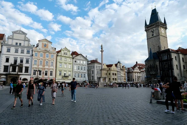 Folkmassa Turister Promenader Berömda Torget Gamla Stan Prag Tjeckien Den — Stockfoto