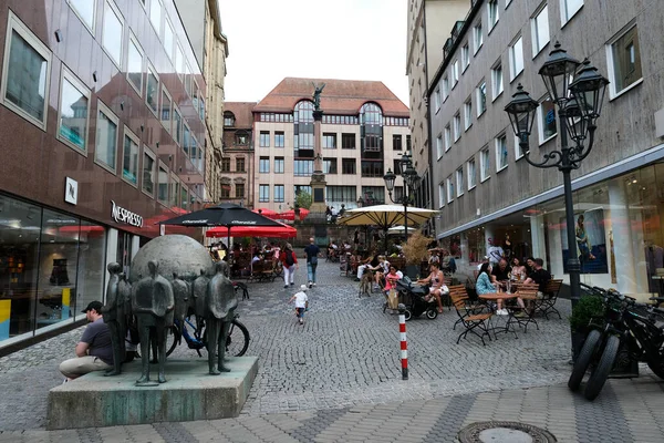 Gente Camina Centro Nuremberg Alemania Julio 2022 — Foto de Stock