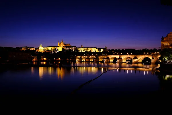 Çek Cumhuriyeti Nin Prag Kentindeki Vltava Nehri Geçen Bir Ortaçağ — Stok fotoğraf