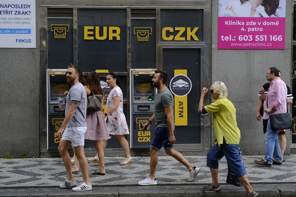 Çek Cumhuriyeti 'nin Prag kentindeki döviz bürosunun 27 Temmuz 2022 tarihli dış görünümü.