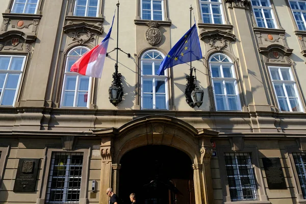 Çek Cumhuriyeti Nin Prag Çek Cumhuriyeti Ndeki Bir Binanın Önünde — Stok fotoğraf