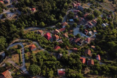 Yunanistan 'ın Lefka köyünün 10 Ağustos 2022 tarihli hava görüntüsü.