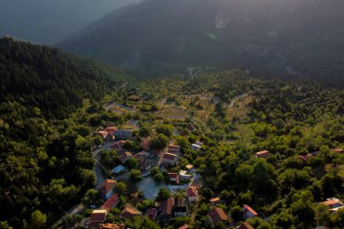 Yunanistan 'ın Lefka köyünün 10 Ağustos 2022 tarihli hava görüntüsü.