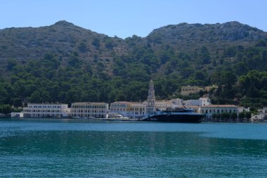 Yunanistan 'ın Symi Dodecanese kentindeki Başmelek Michael Panormitis Manastırı, 31 Temmuz 2022.