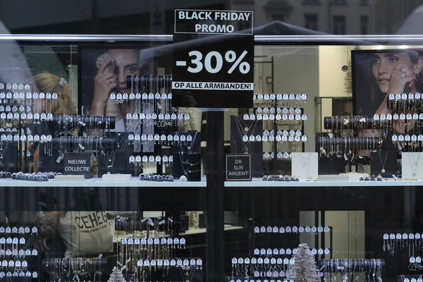 Értékesítési Csökkentési Táblák Rue Neuve Körül Black Friday Előtti Bevásárlóutcában — Stock Fotó