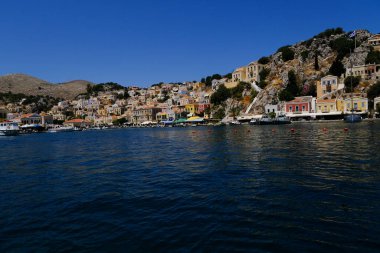 31 Temmuz 2022 'de Yunanistan' ın Symi limanının görüntüsü.