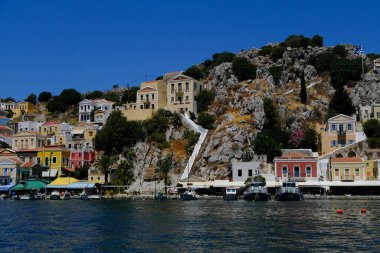 31 Temmuz 2022 'de Yunanistan' ın Symi limanının görüntüsü.