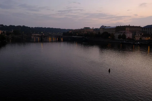 Widok Wełtawę Która Jest Najdłuższą Rzeką Republice Czeskiej Praga Października — Zdjęcie stockowe