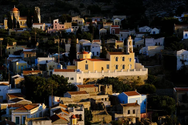 2022年7月31日希腊西米一座东正教教堂的外景 — 图库照片