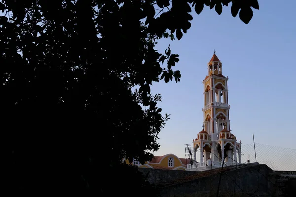 2022年7月31日希腊西米一座东正教教堂的外景 — 图库照片