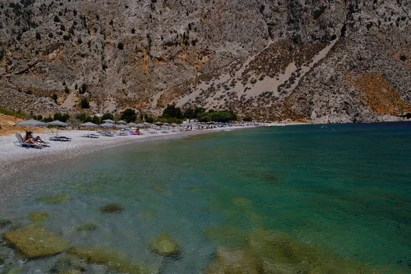 Люди Наслаждаются Солнцем Морем Пляже Сими Додеканезе Греция Августа 2022 — стоковое фото