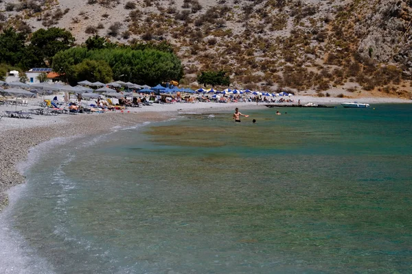 Nsanlar Ağustos 2022 Yunanistan Symi Dodecanese Plajında Güneş Denizin Keyfini — Stok fotoğraf