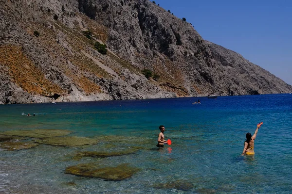 Pessoas Gostam Sol Mar Praia Symi Dodecanese Grécia Agosto 2022 — Fotografia de Stock