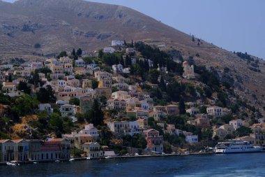 31 Temmuz 2022 'de Yunanistan' ın Symi limanının görüntüsü.