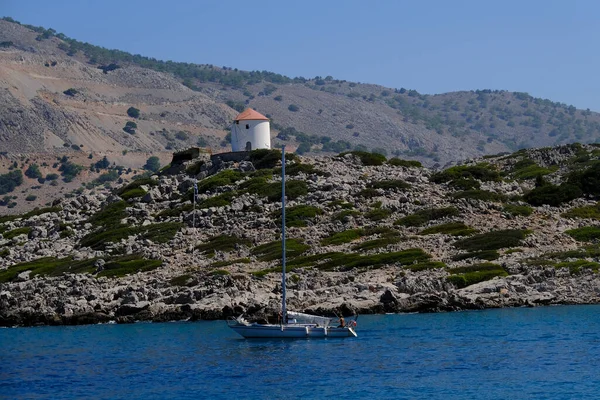 Ağustos 2022 Yunanistan Symi Kentinde Kayalık Bir Plaj Manzarası — Stok fotoğraf