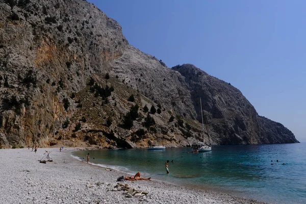 Gente Disfruta Del Sol Mar Playa Agios Dimitrios Symi Grecia — Foto de Stock