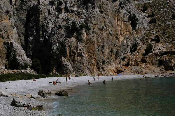 Gente Disfruta Del Sol Mar Playa Agios Dimitrios Symi Grecia —  Fotos de Stock